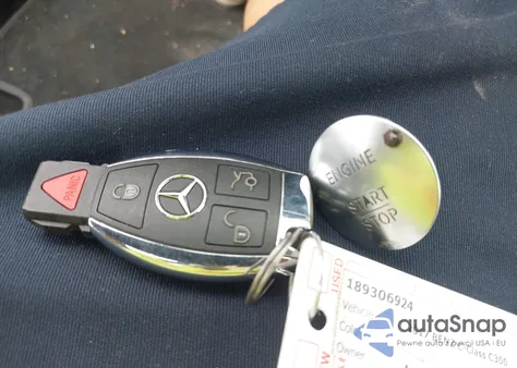 2017 Mercedes-Benz C 300 Luxury/Sport z USA, uszkodzony, nr VIN 55SWF4JBXHU232570